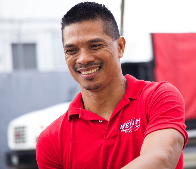 mover-smiling-is-left delivery smiling